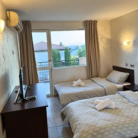 Helena - Pool & Sea View Balchik