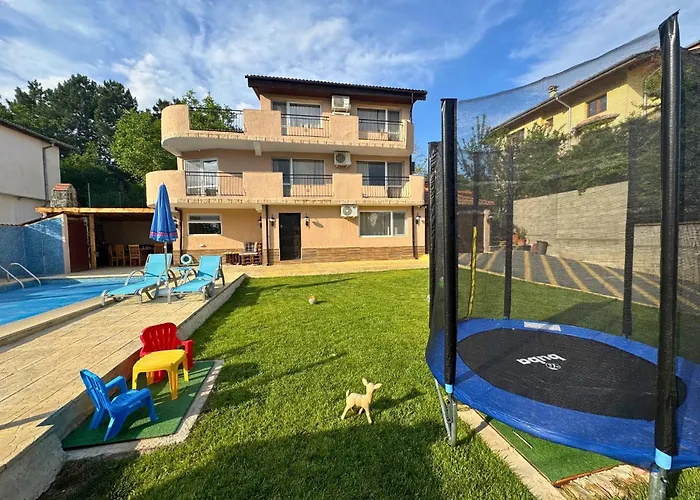 Helena - Pool & Sea View Balchik