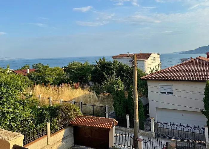Helena - Pool & Sea View Balchik