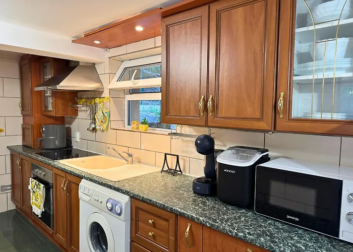 Helena - Pool & Sea View Balchik