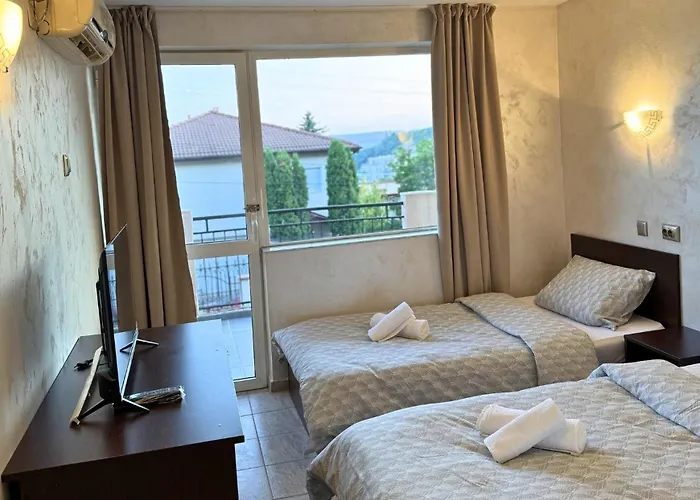 Helena - Pool & Sea View Balchik